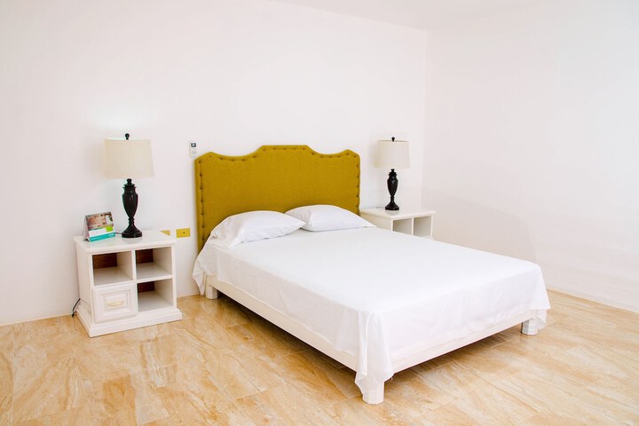 Room 10 of 65