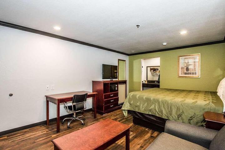 1 King Bed (5 of 8)