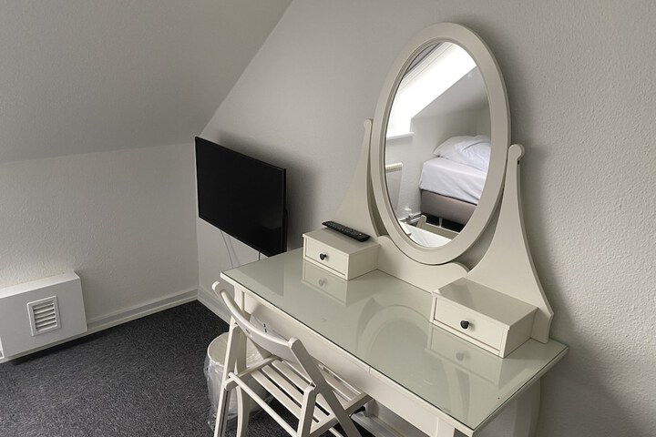 Room 6 of 15