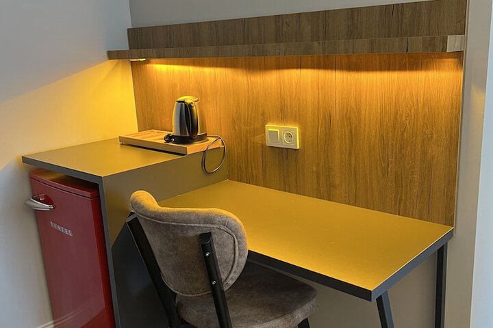 Room 10 of 19