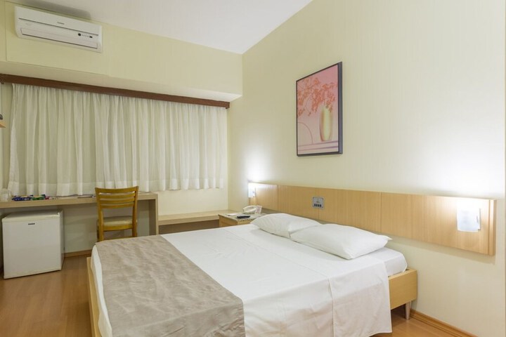 Room 16 of 36