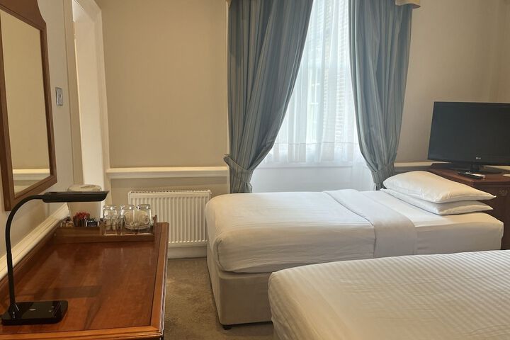 Room 25 of 58