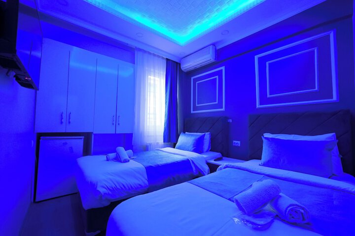 Room 6 of 121