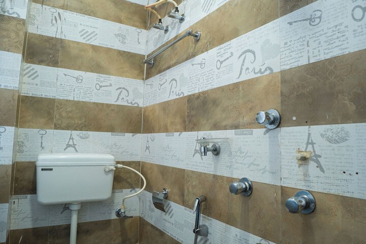 Room 62 of 86