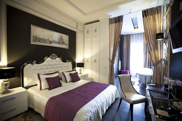 Room 6 of 43