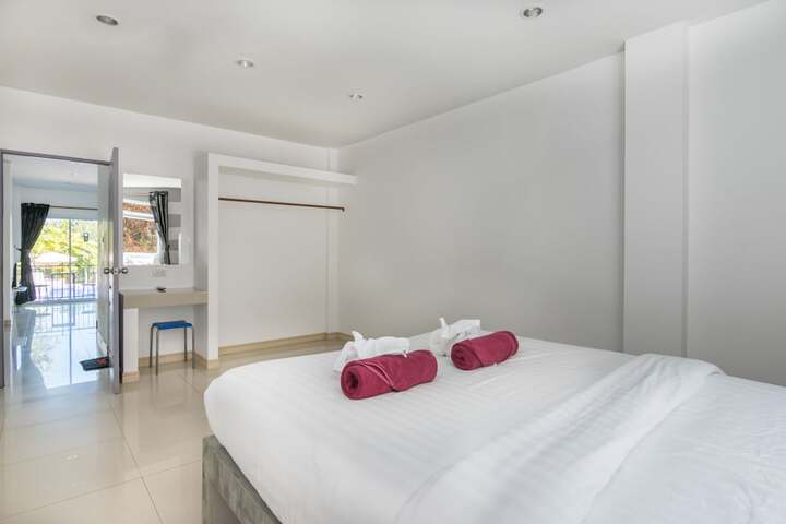 Room 80 of 353
