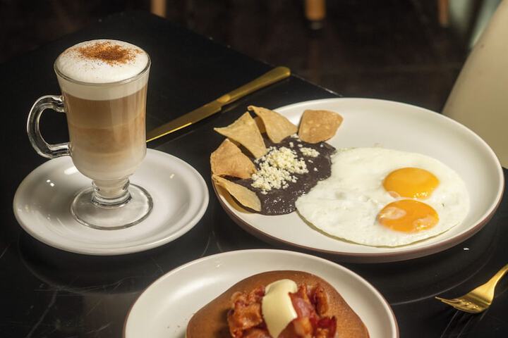 Breakfast/Coffee Service 25 of 34