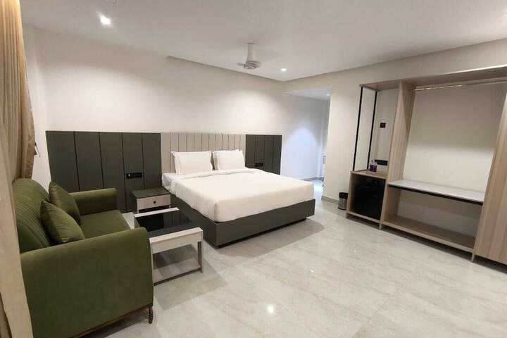 Room 2 of 17