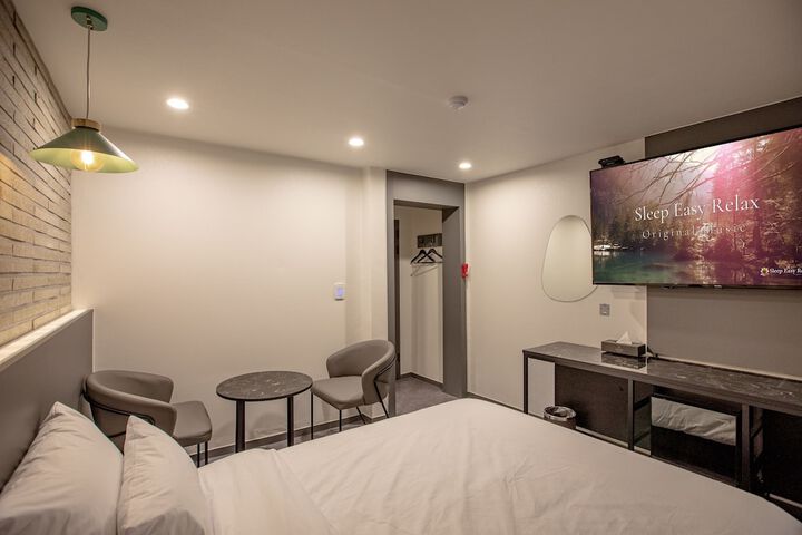 Room 7 of 40