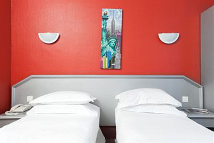 Room 15 of 34