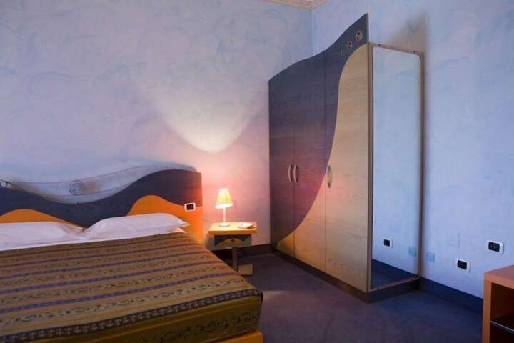 Room 12 of 44