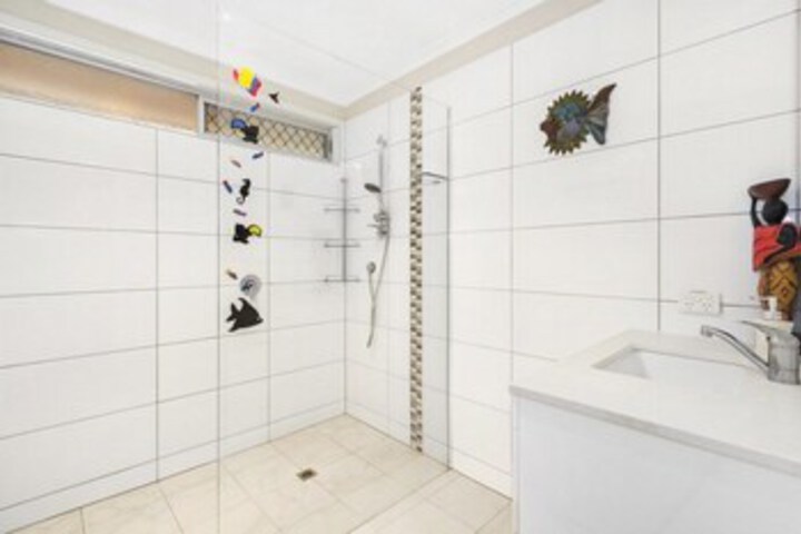 Room 2 of 9