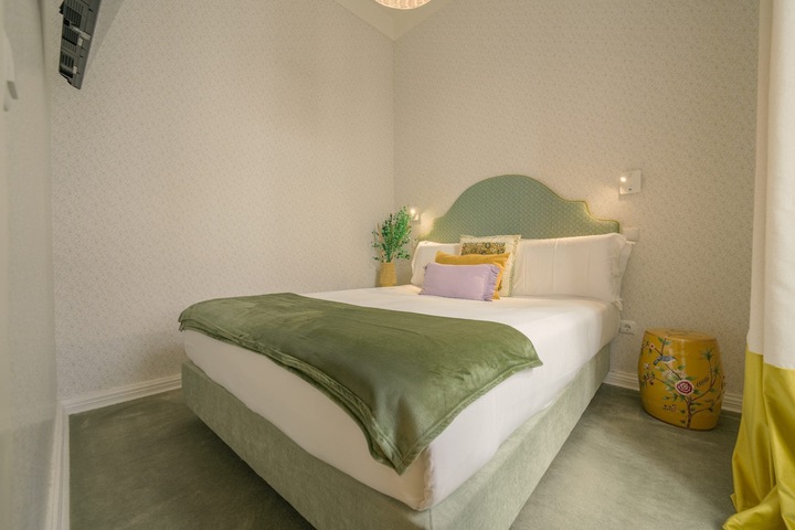 Room 12 of 60