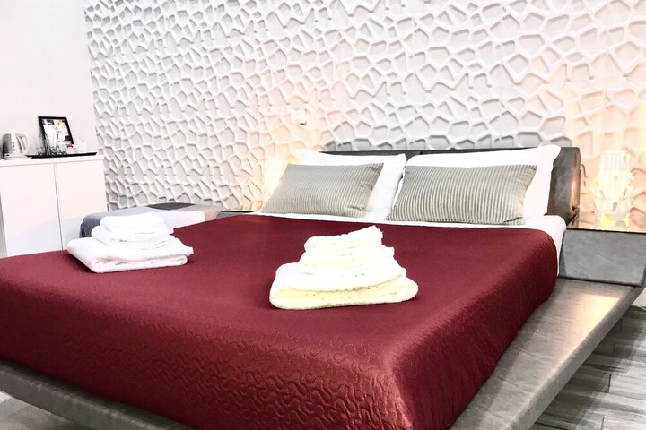 Room 9 of 37