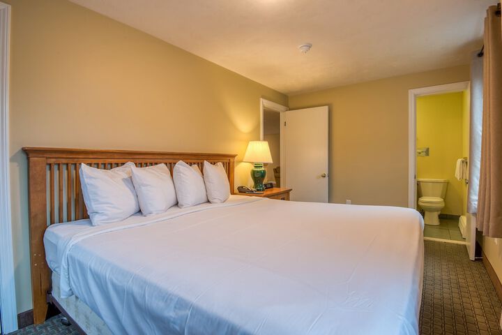 Superior King Lakeside with Shared Balcony (35 of 64)