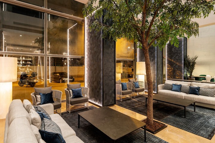 Entrance & Lobby
