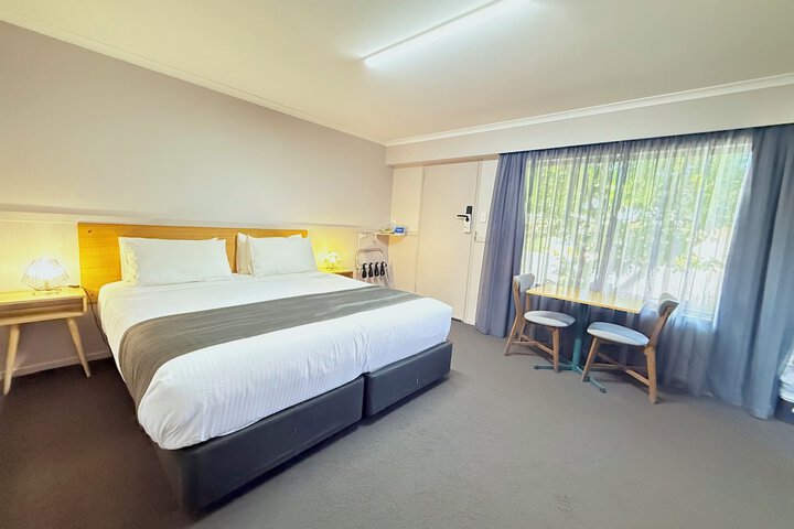 Room 7 of 32