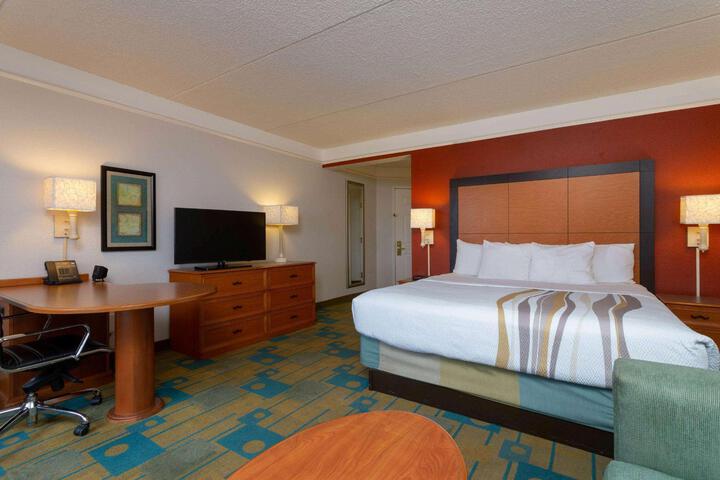1 King Bed Executive Room (6 of 12)