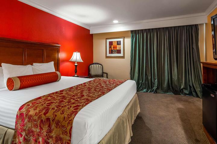 1 King Bed (13 of 16)