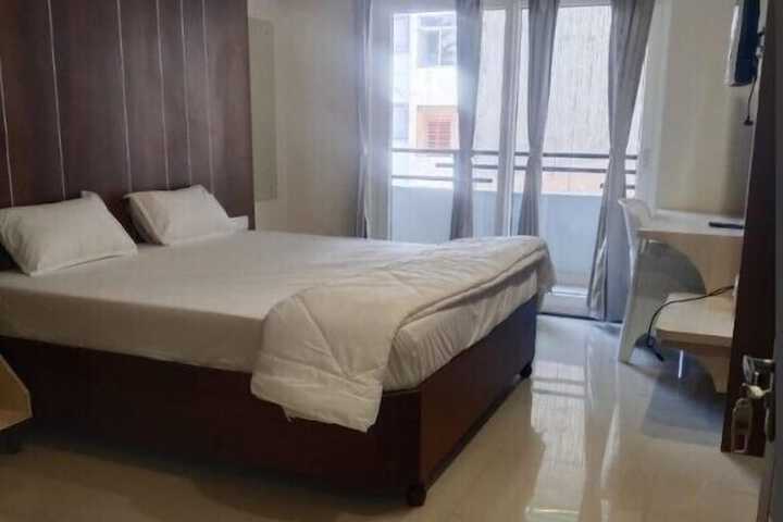 Room 4 of 7
