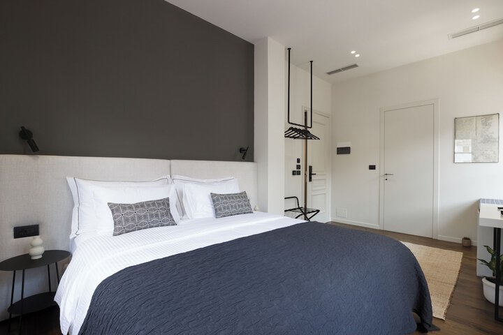 Room 5 of 15