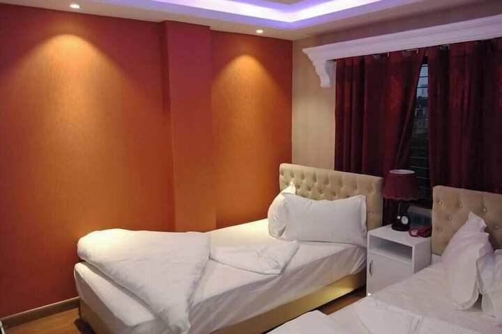 Room 14 of 40