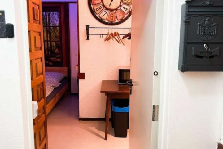 Room 9 of 14