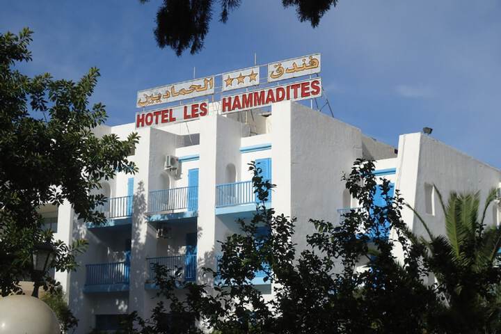 Exterior of Hotel Les Hammadites