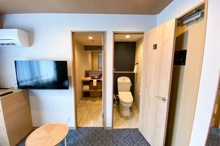 Room 27 of 56