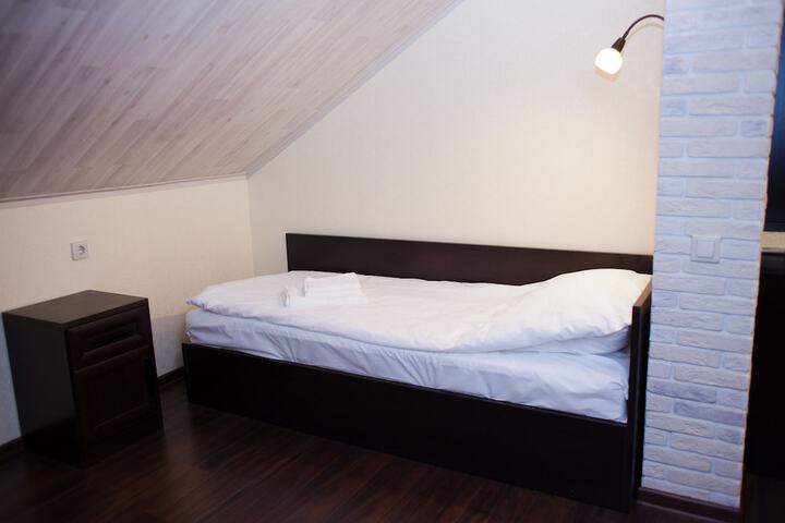 Room 11 of 30