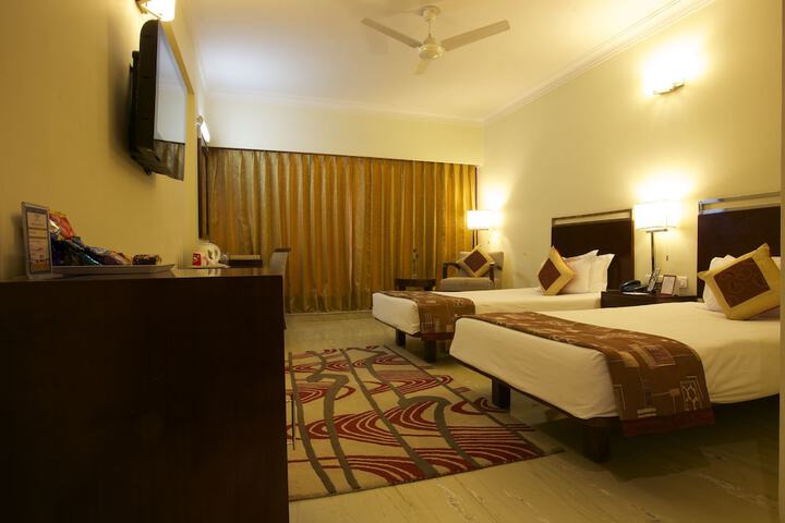 Room 6 of 43