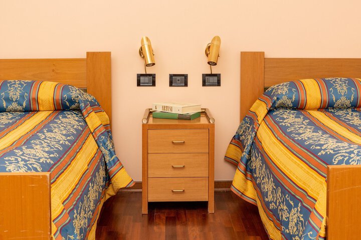 Room 9 of 72