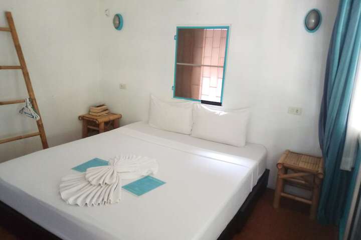 Room 13 of 83