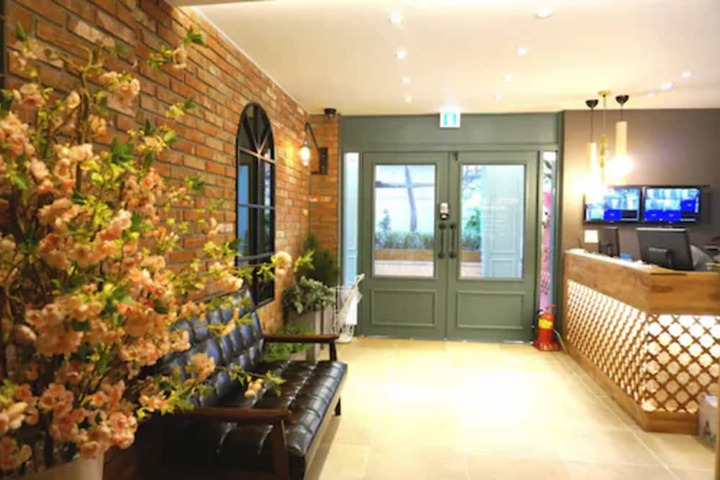 Entrance & Lobby