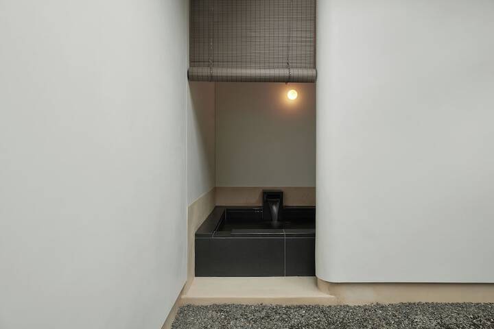 Room 18 of 43
