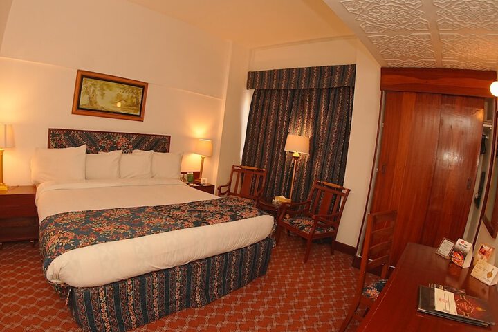 Room 27 of 32