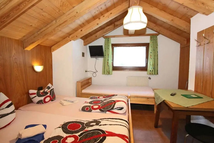 Room 2 of 21