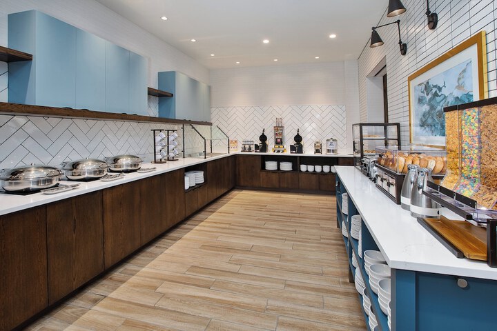 Breakfast/Coffee Service 37 of 51