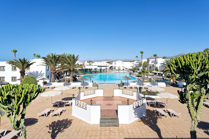 Hotel with Pool