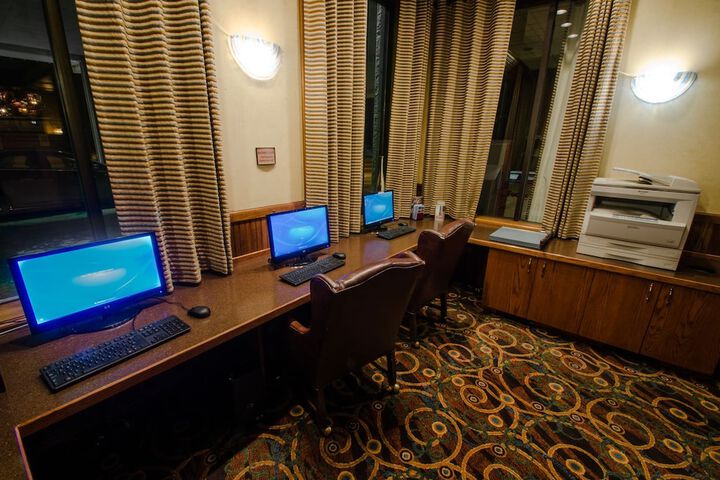 Business Center 47 of 51