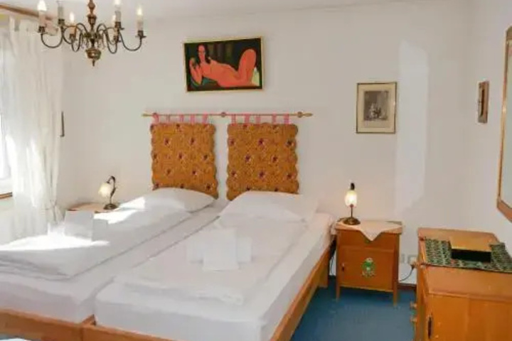 Room 4 of 21
