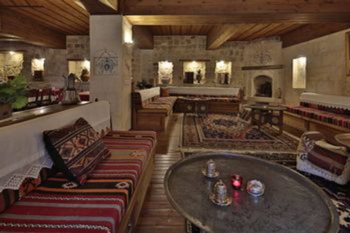 Lounge 23 of 127