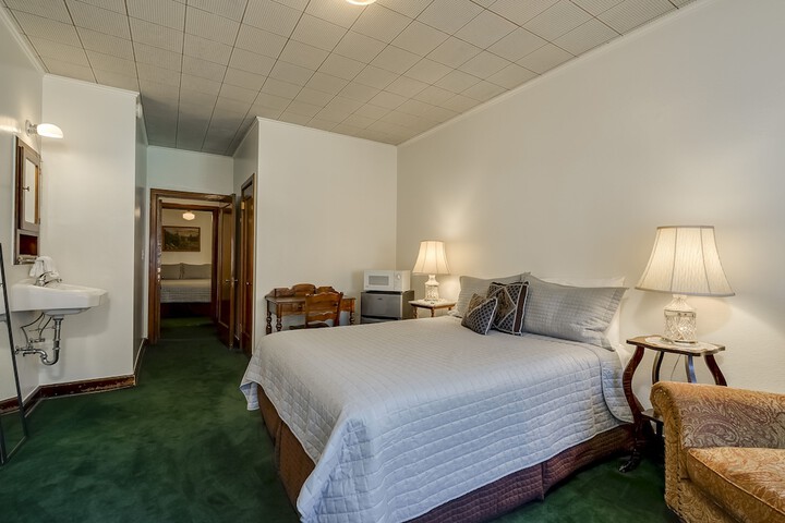 Room 9 of 42