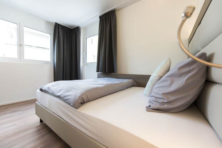 Room 3 of 37