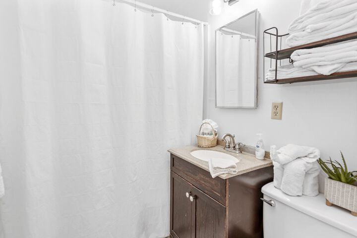 Room 2 of 8