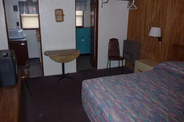 Room 7 of 13