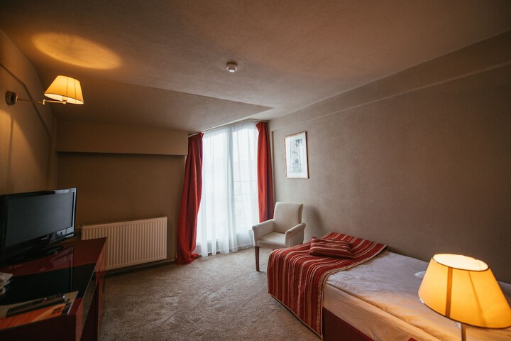 Room 33 of 68