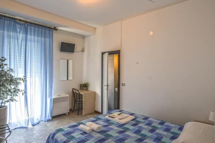 Room 6 of 17
