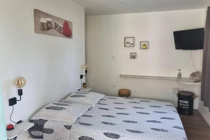 Room 2 of 3