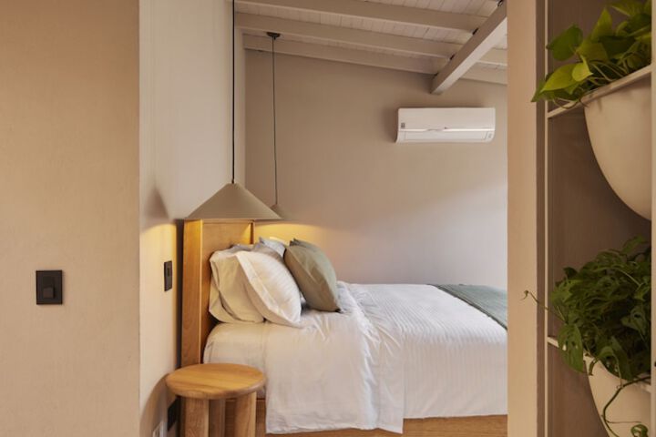 Room 5 of 73